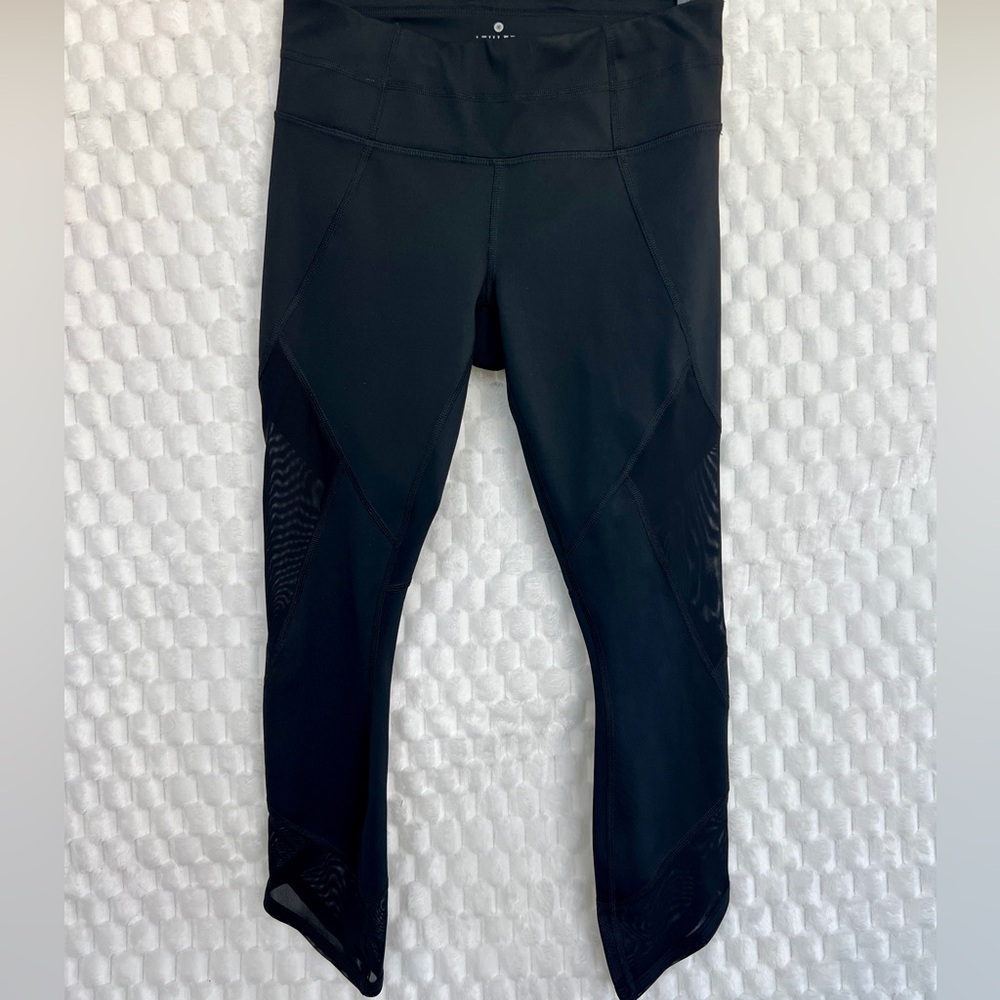 Athleta Stretch Fit Capri Length Sheer Panels Activewear Leggings Size XS